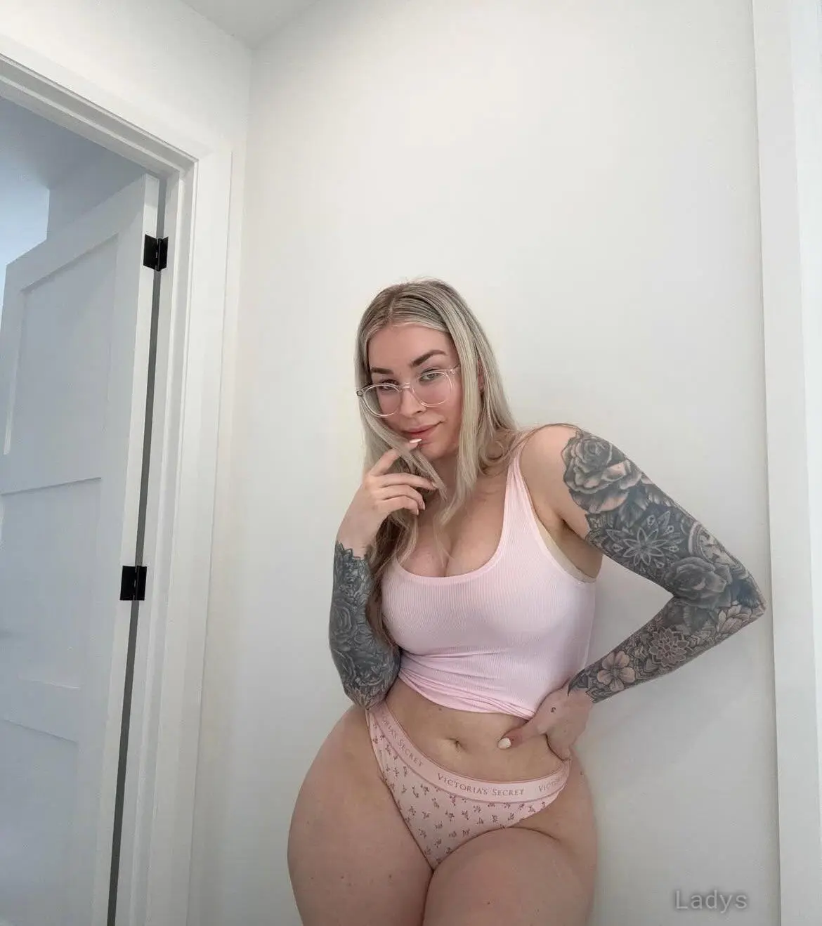 Samantha (27) – Call Girl & Independent Escort Service in Cornwall - Gallery Photo 2