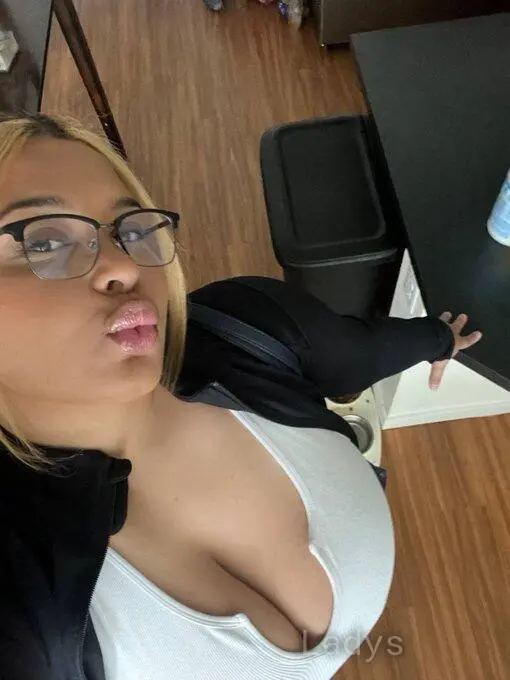 Parry (24) – Call Girl & Independent Escort Service in Coronado - Gallery Photo 5