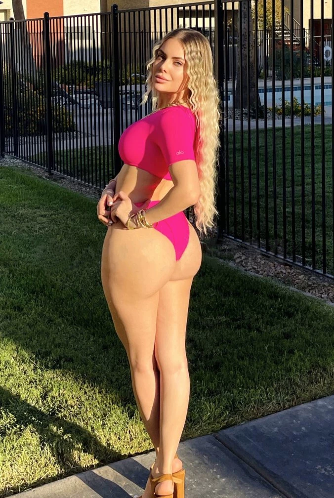 Isabella (22) – Call Girl & Independent Escort Service in Coronado - Gallery Photo 3