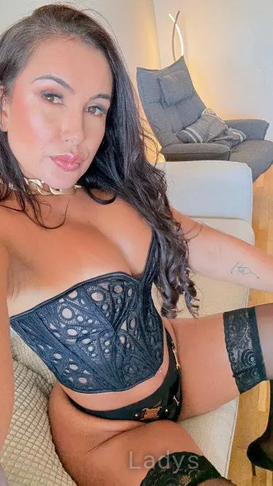 Erika (27) – Call Girl & Independent Escort Service in Coventry - Gallery Photo 2