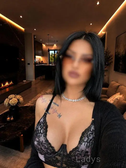 Alex (21) – Call Girl & Independent Escort Service in Crawley - Gallery Photo 3