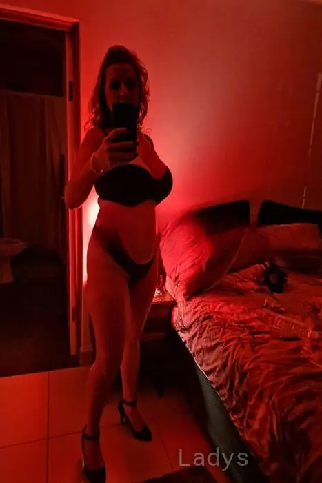 Tina (58) – Call Girl & Independent Escort Service in Düsseldorf - Gallery Photo 5