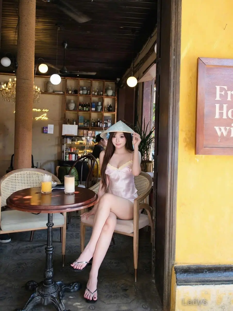 Sara (22) – Call Girl & Independent Escort Service in Da Nang - Gallery Photo 2