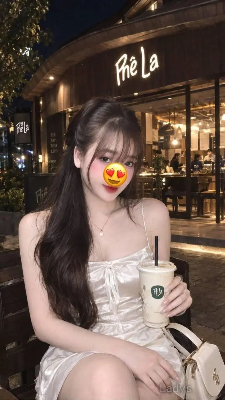 Lisa (23) – Call Girl & Independent Escort Service in Da Nang - Gallery Photo 8
