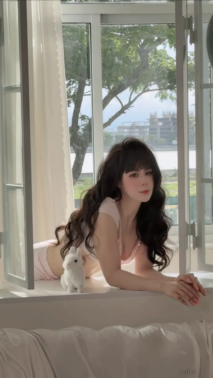 Lysa (22) – Call Girl & Independent Escort Service in Da Nang - Gallery Photo 5