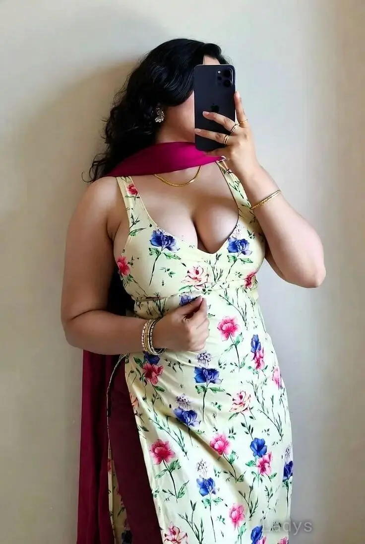 Kavya Sharma (23) – Call Girl & Independent Escort Service in Darjeeling - Gallery Photo 2
