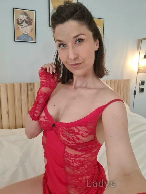 Onie Sarrah (28) – Call Girl & Independent Escort Service in Davos - Gallery Photo 2