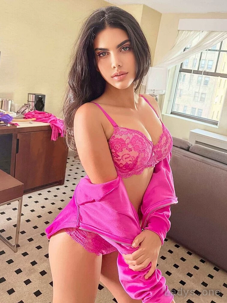 Shakira (23) – Call Girl & Independent Escort Service in Dearborn - Gallery Photo 4