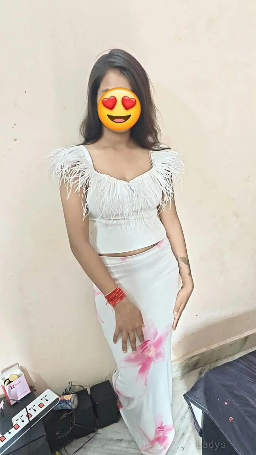 Aditi (21) – Call Girl & Independent Escort Service in Delhi - Gallery Photo 3