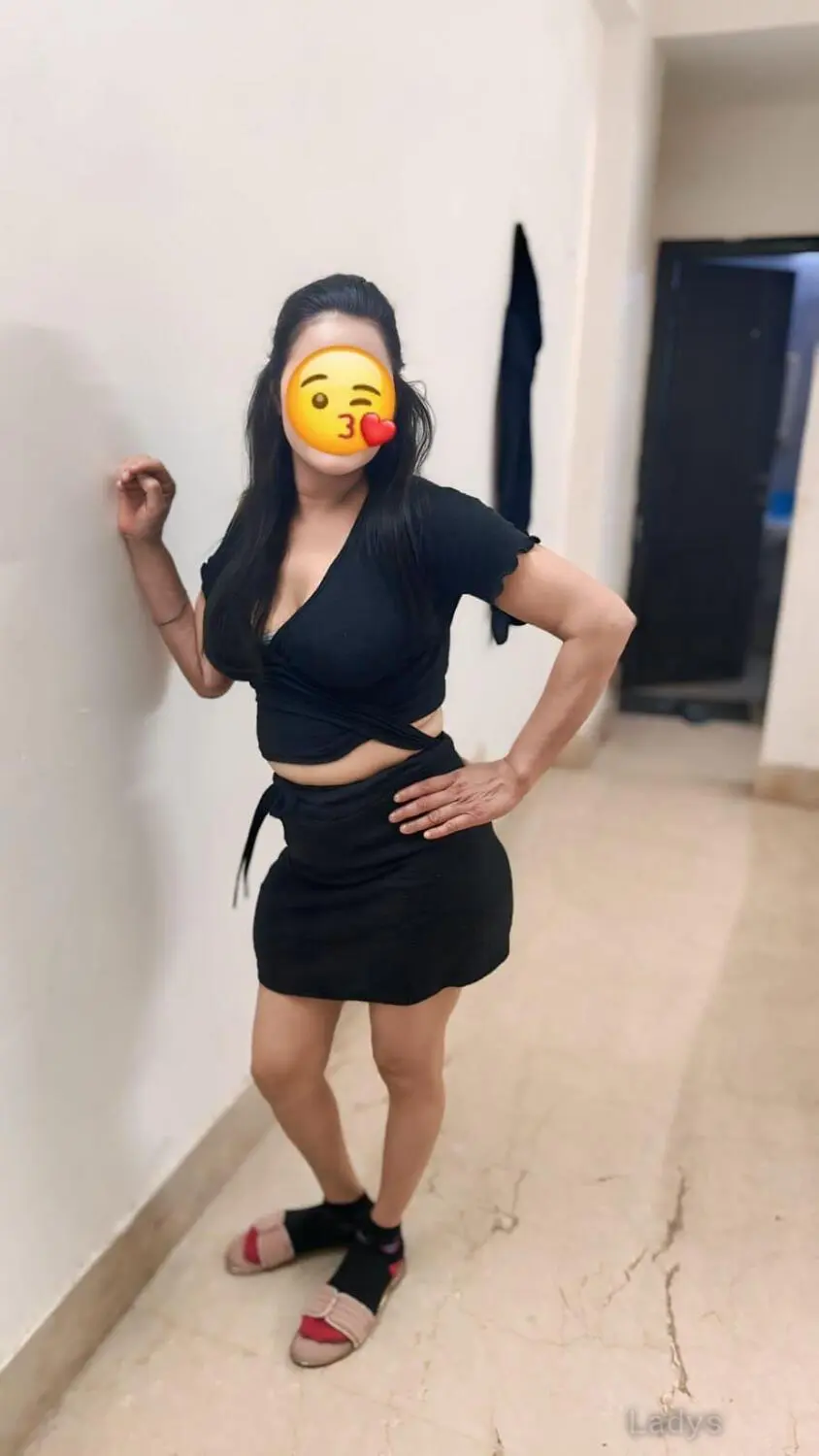 Kavya (22) – Call Girl & Independent Escort Service in Delhi - Gallery Photo 3