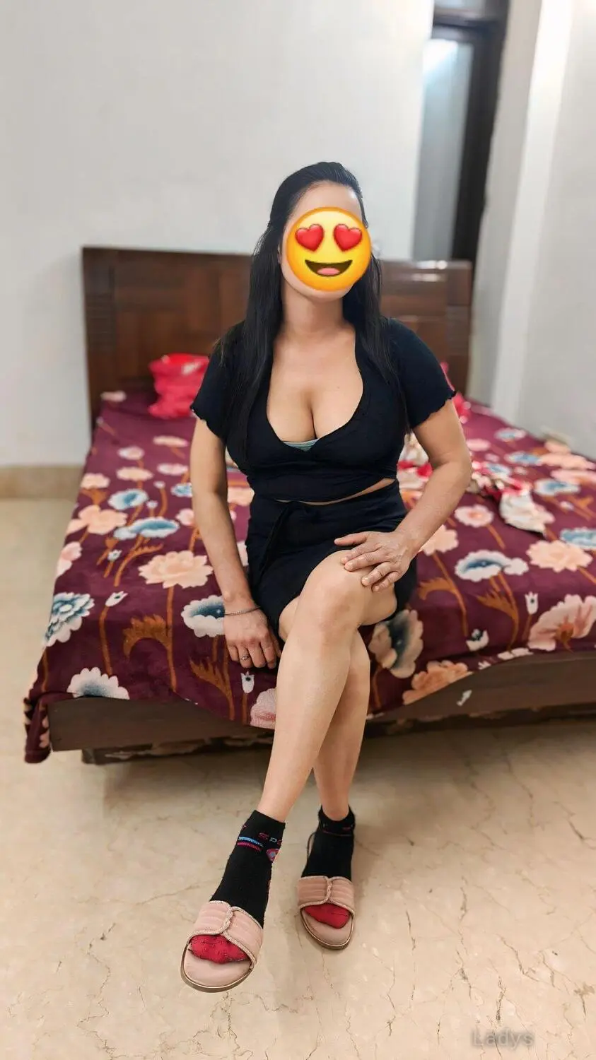 Kanika (21) – Call Girl & Independent Escort Service in Delhi - Gallery Photo 7