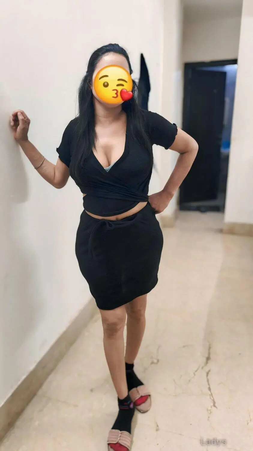 Kanika (21) – Call Girl & Independent Escort Service in Delhi - Gallery Photo 5