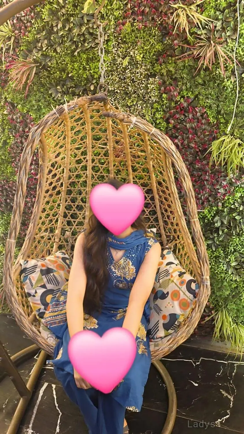 Navya (21) – Call Girl & Independent Escort Service in Delhi - Gallery Photo 2