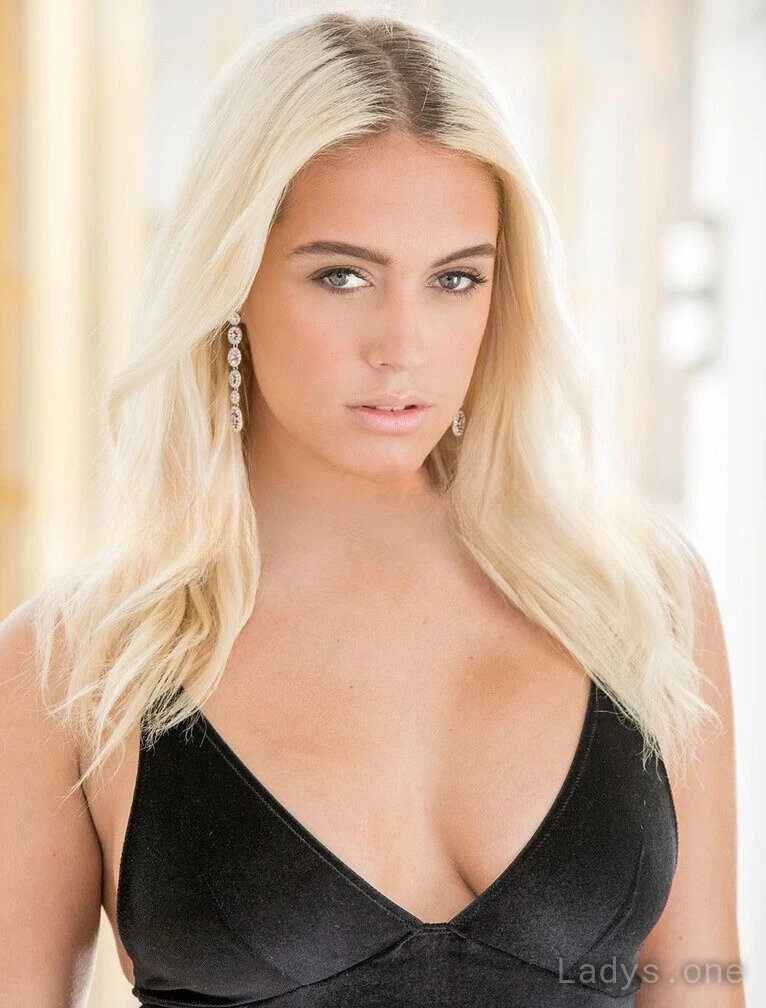 Athena Palomino (25) – Call Girl & Independent Escort Service in Des Moines - Gallery Photo 3
