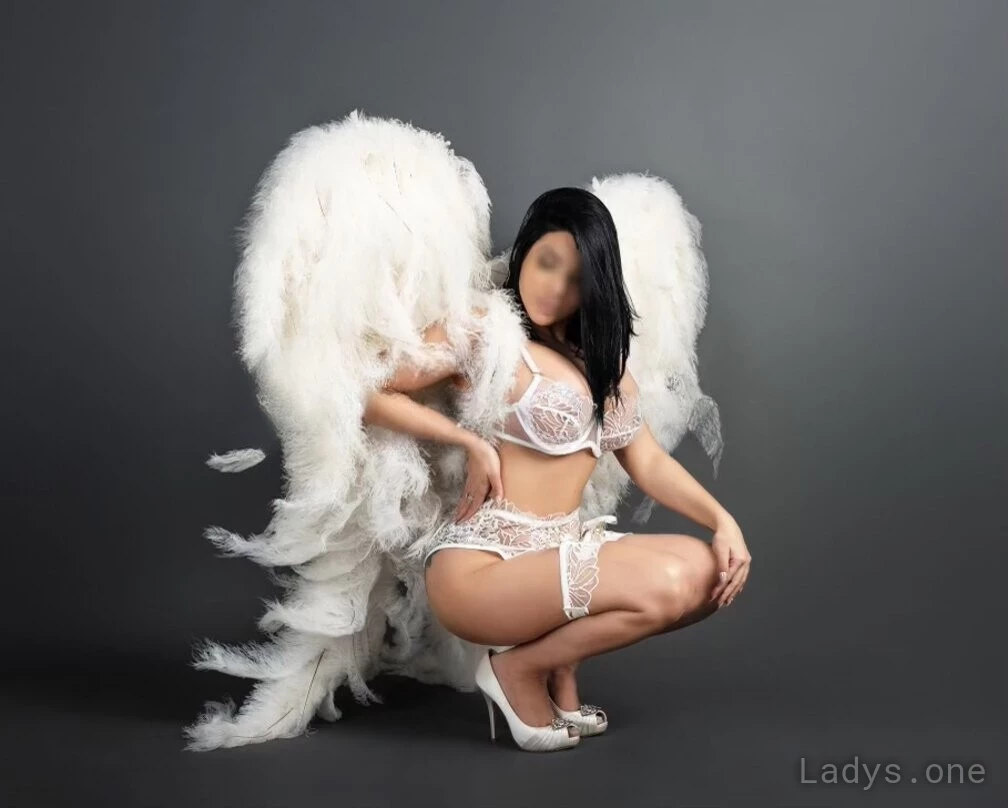 Alma (25) – Call Girl & Independent Escort Service in Des Moines - Gallery Photo 5