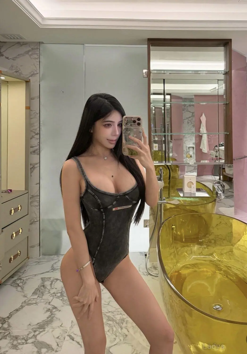 Lulu (21) – Call Girl & Independent Escort Service in Doha - Gallery Photo 2
