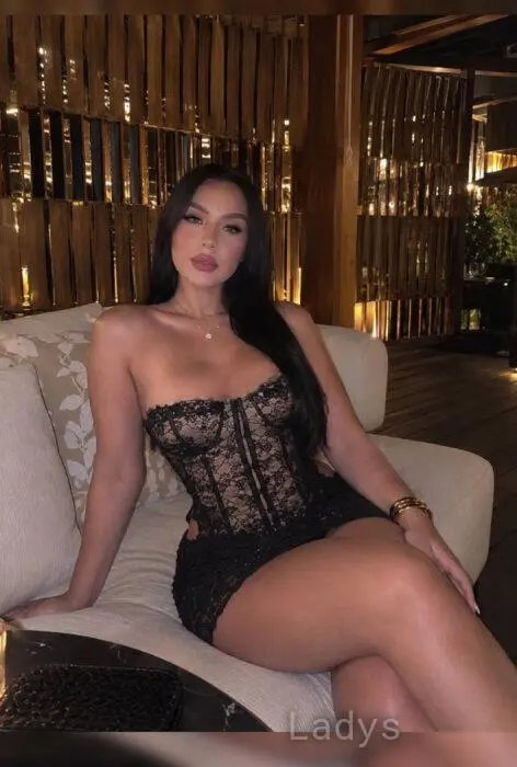 Sabrina (22) – Call Girl & Independent Escort Service in Doha - Gallery Photo 4