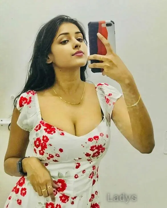 Pari (25) – Call Girl & Independent Escort Service in Dubai - Gallery Photo 7