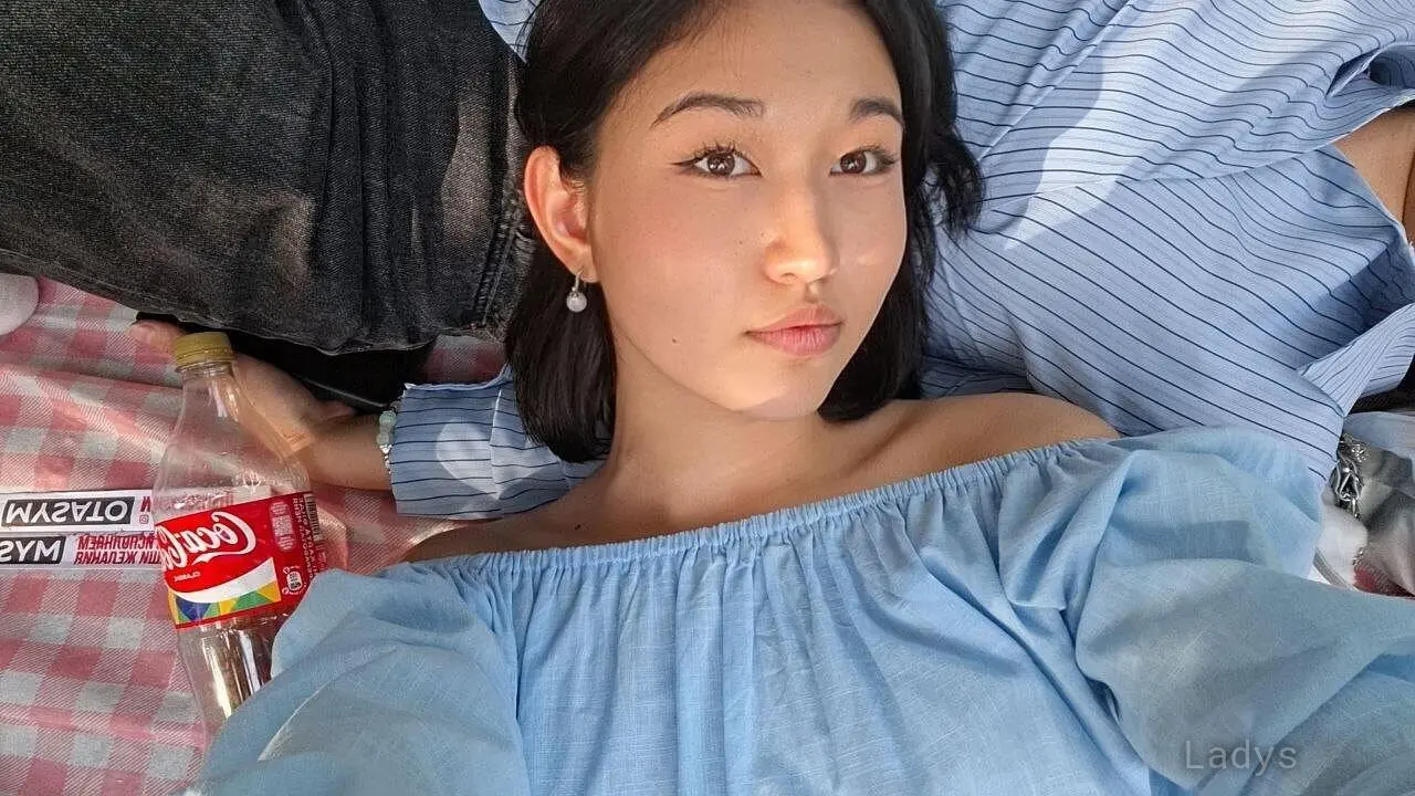 Angela (18) – Call Girl & Independent Escort Service in Dubai - Gallery Photo 4