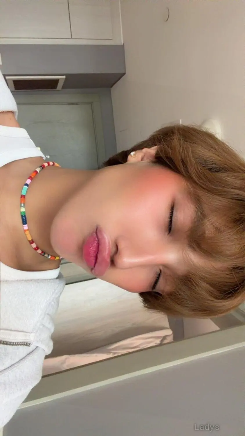 Erika (21) – Call Girl & Independent Escort Service in Dubai - Gallery Photo 3