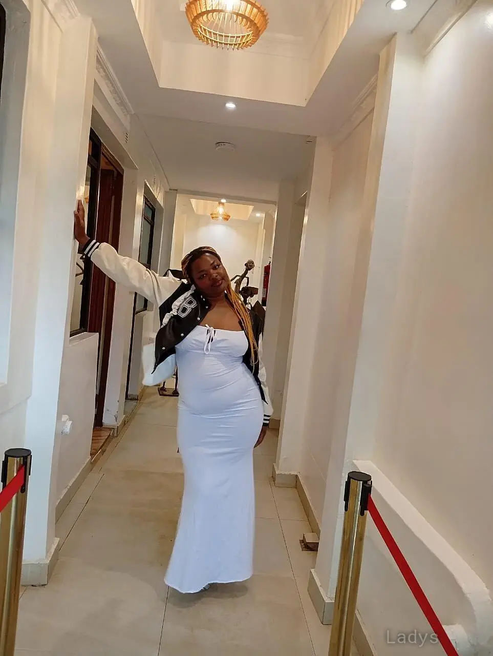Lindsey (25) – Call Girl & Independent Escort Service in Dubai - Gallery Photo 2