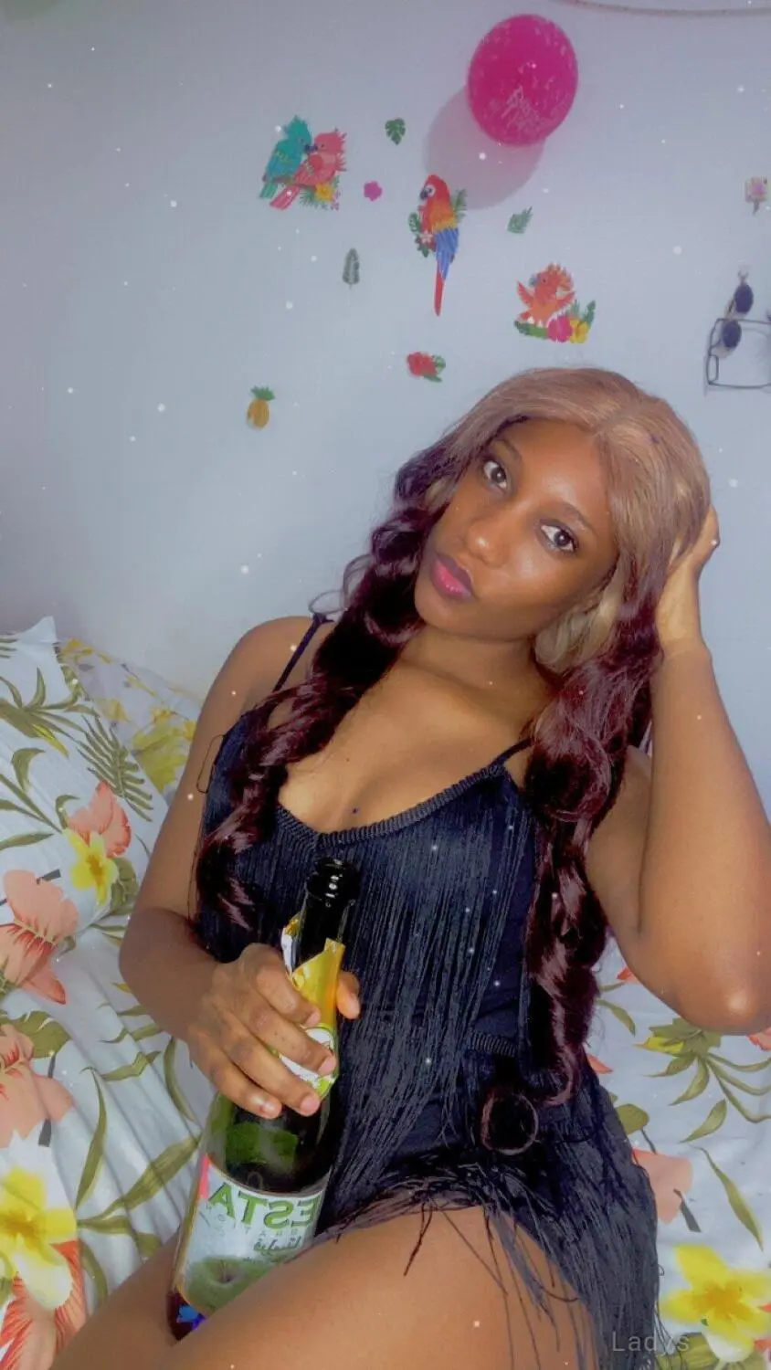 Kiki (24) – Call Girl & Independent Escort Service in Dubai - Gallery Photo 3