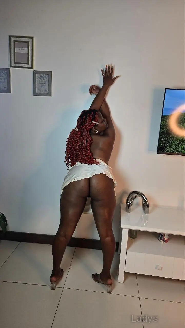 Lindsey (25) – Call Girl & Independent Escort Service in Dubai - Gallery Photo 4