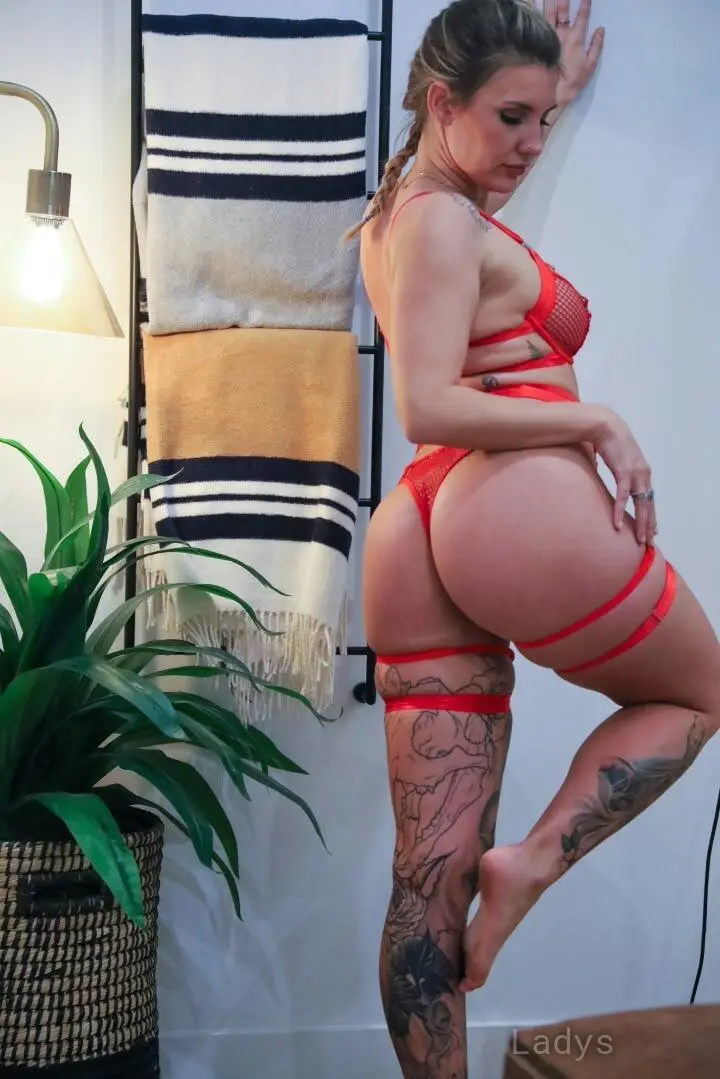 Inessa (28) – Call Girl & Independent Escort Service in Dublin - Gallery Photo 2