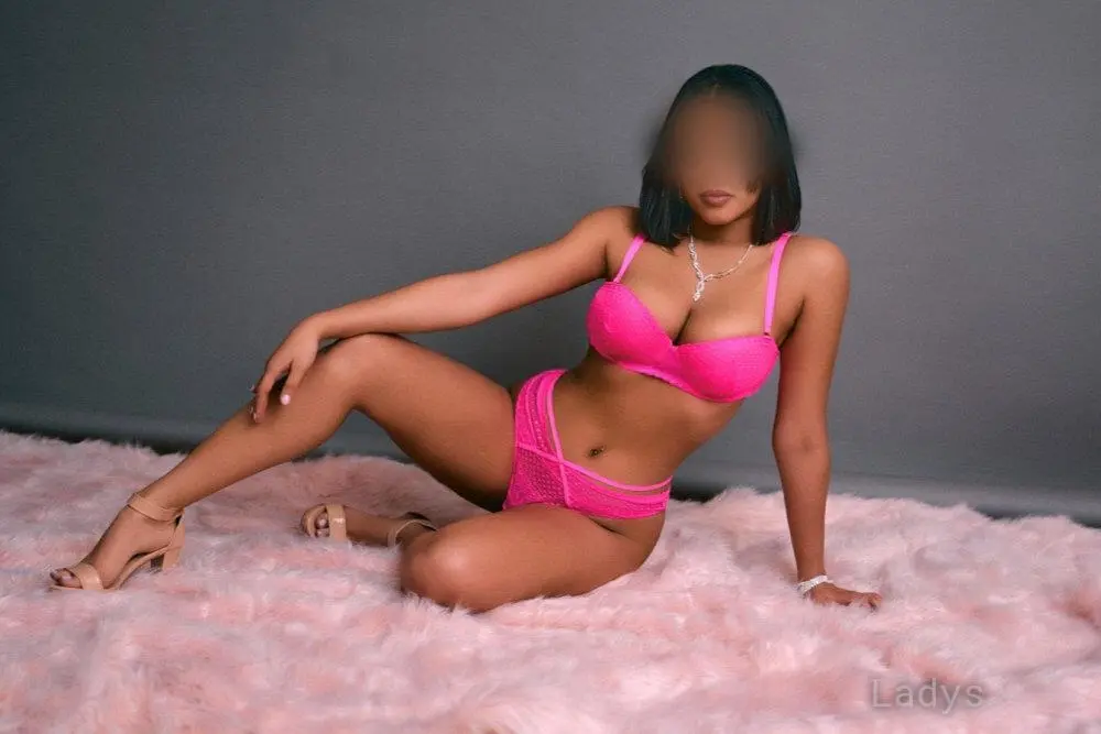 Maya (24) – Call Girl & Independent Escort Service in Dublin - Gallery Photo 3