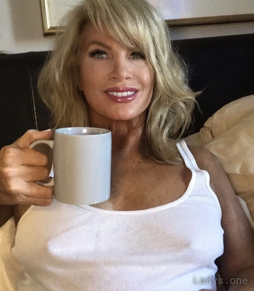 Allie Beckham (42) – Call Girl & Independent Escort Service in Dubuque - Gallery Photo 3