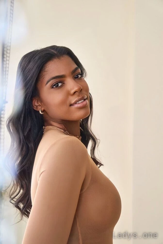 Alia (25) – Call Girl & Independent Escort Service in Dubuque - Gallery Photo 2