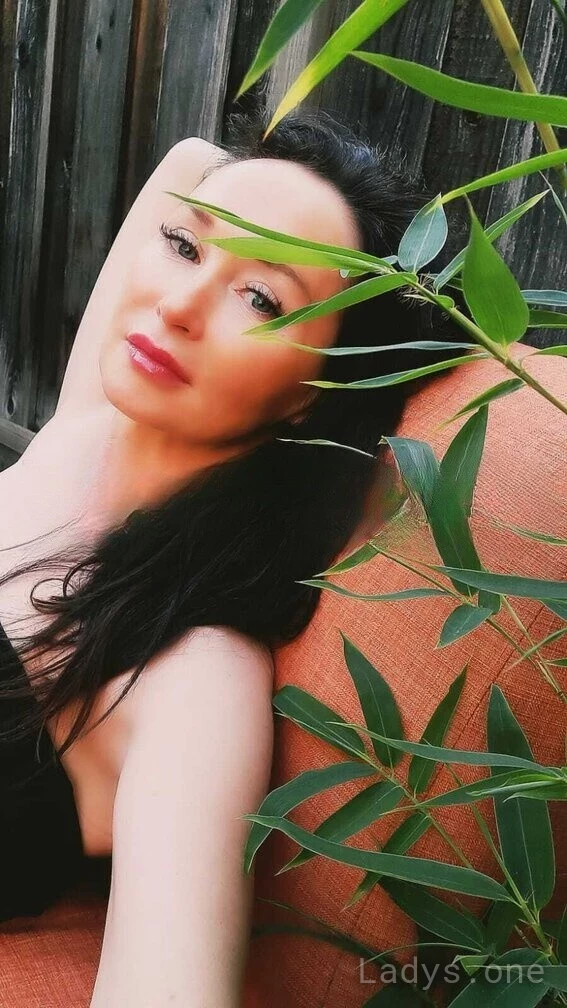 Liya (31) – Call Girl & Independent Escort Service in Dundalk - Gallery Photo 3