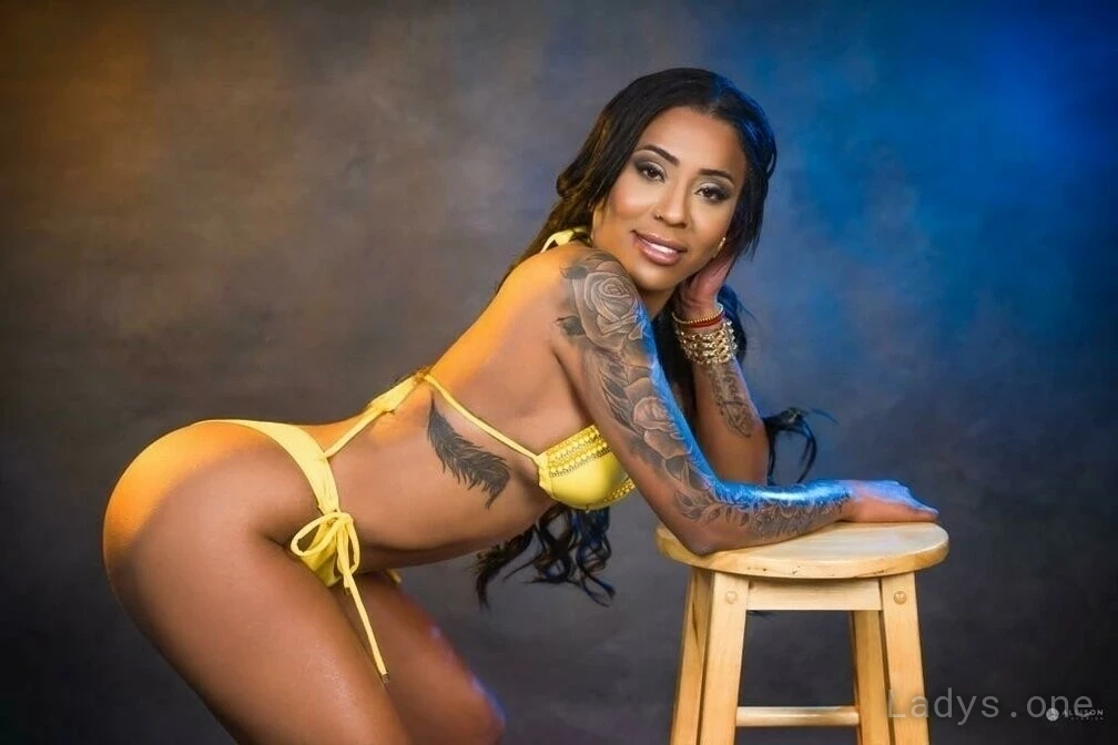 Naty (25) – Call Girl & Independent Escort Service in Durham - Gallery Photo 4