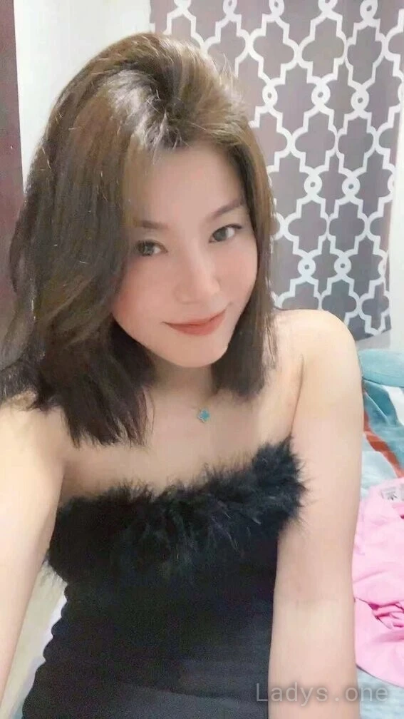 Ella (23) – Call Girl & Independent Escort Service in Eagan - Gallery Photo 3