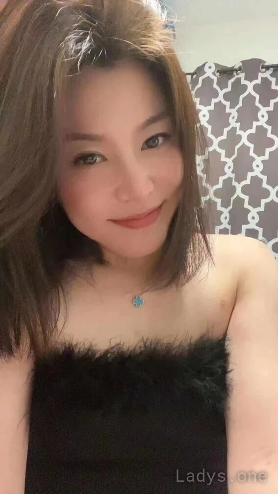 Ella (23) – Call Girl & Independent Escort Service in Eagan - Gallery Photo 5