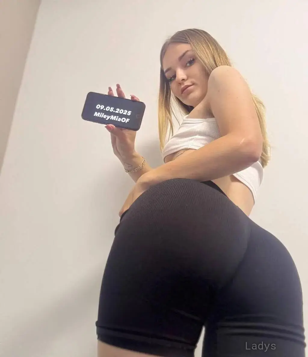 Mia (20) – Call Girl & Independent Escort Service in Edmonton - Gallery Photo 4