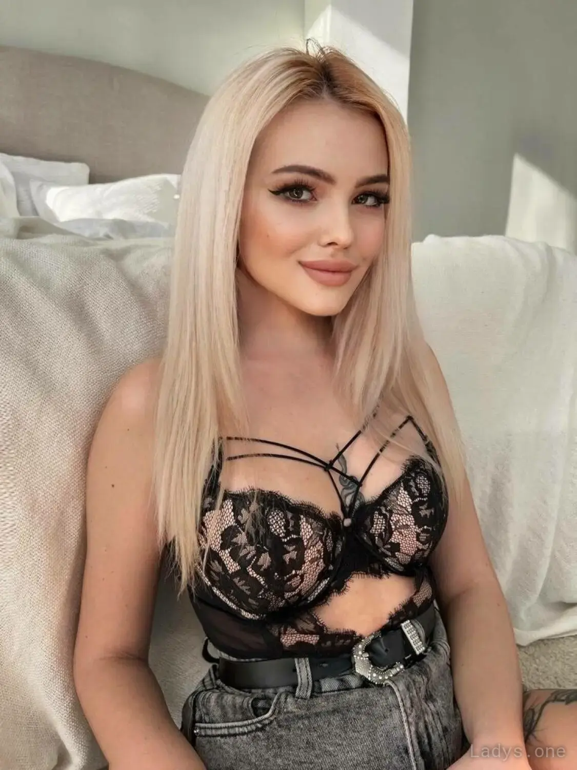 Viola (23) – Call Girl & Independent Escort Service in Elgin - Gallery Photo 3