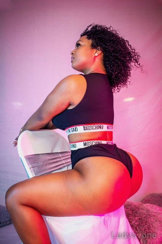 Canela (24) – Call Girl & Independent Escort Service in Elizabeth - Gallery Photo 4