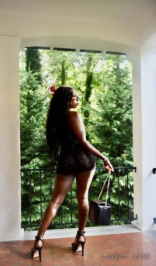 Layla (25) – Call Girl & Independent Escort Service in Elizabeth - Gallery Photo 3