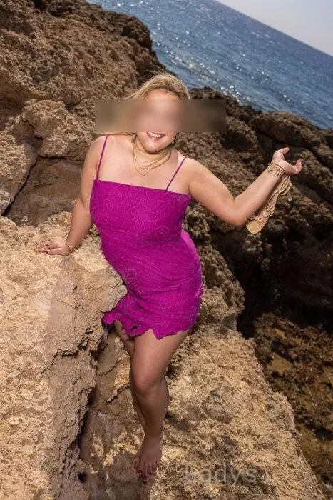 Lou (24) – Call Girl & Independent Escort Service in Essen - Gallery Photo 5