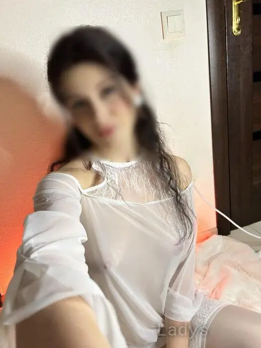 Aelita (24) – Call Girl & Independent Escort Service in Essen - Gallery Photo 5