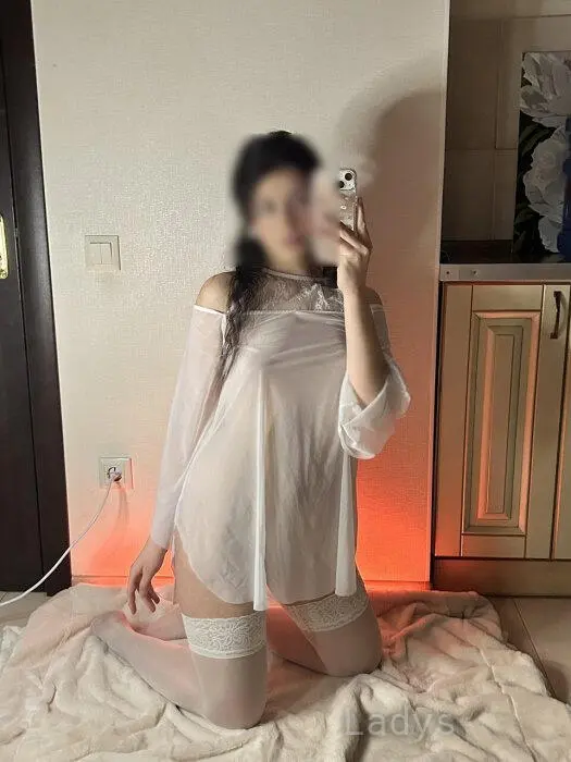Aelita (24) – Call Girl & Independent Escort Service in Essen - Gallery Photo 3