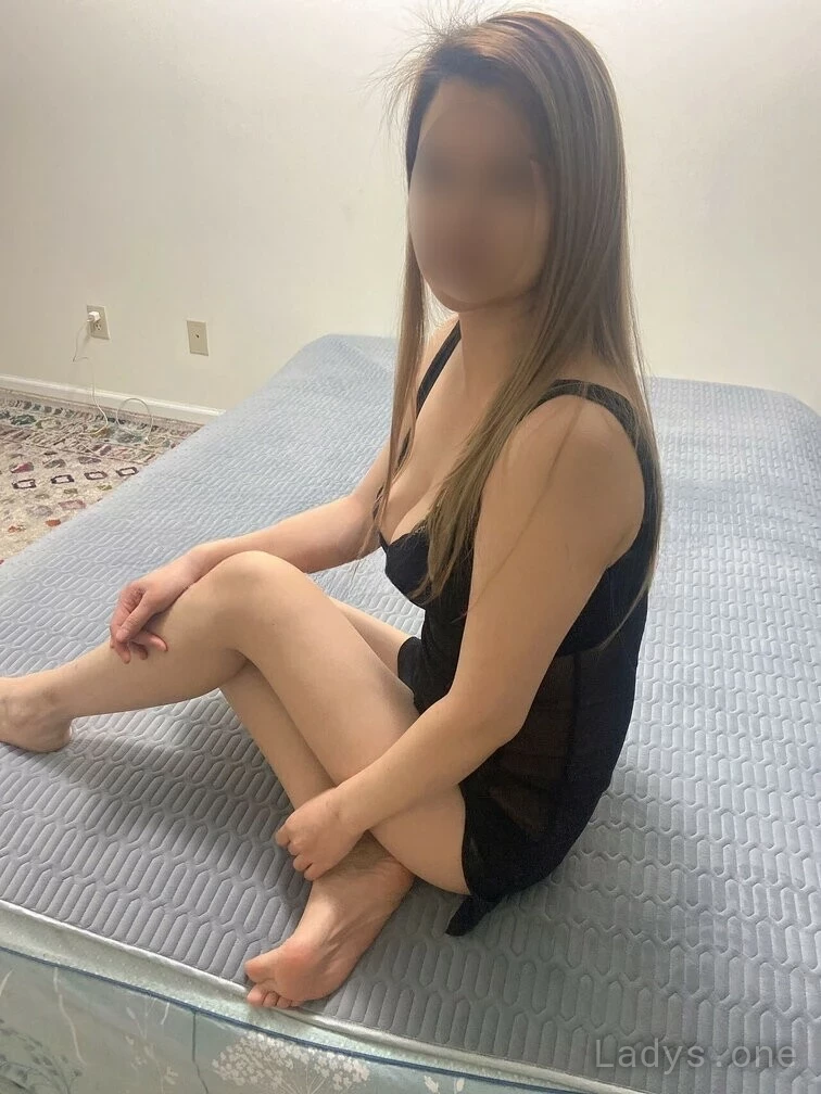 Momo (23) – Call Girl & Independent Escort Service in Evanston - Gallery Photo 3