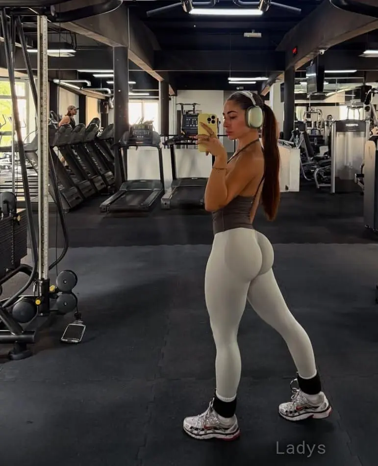 Lucy Bronze (28) – Call Girl & Independent Escort Service in Evanston - Gallery Photo 4