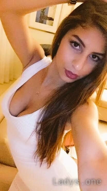 Caroline (25) – Call Girl & Independent Escort Service in Fairfield - Gallery Photo 2