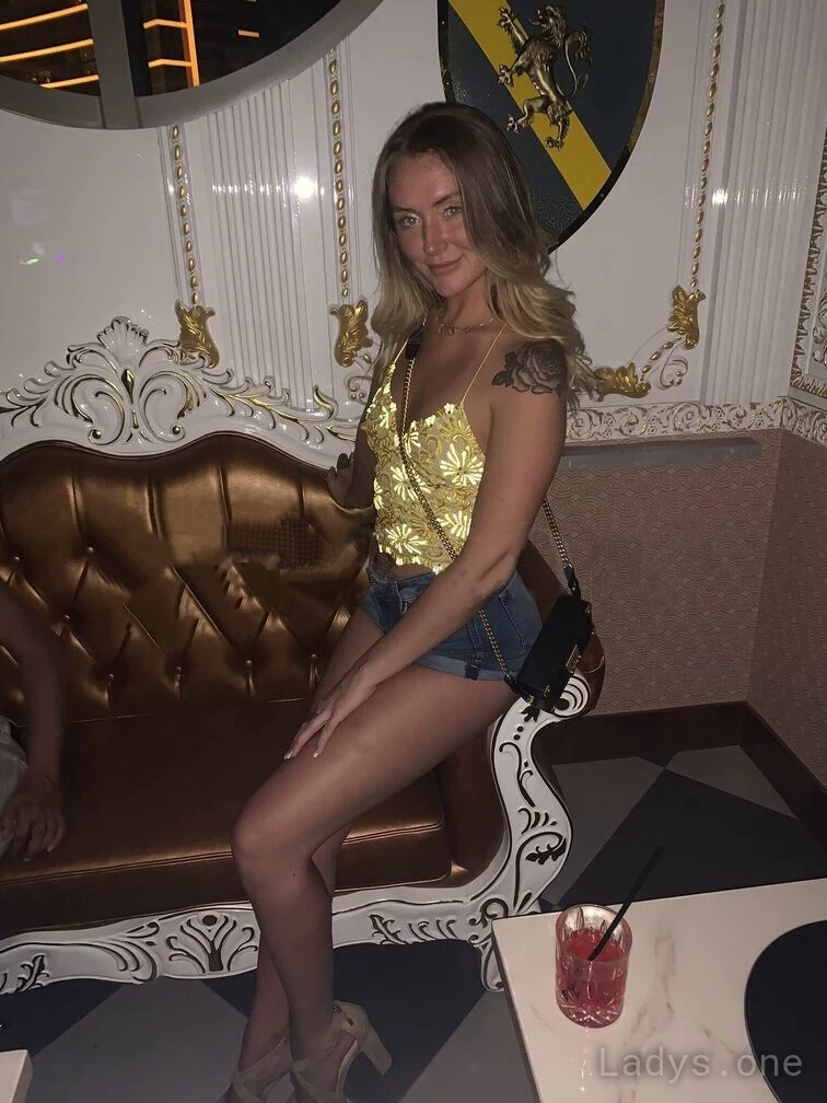 Scarlett May (21) – Call Girl & Independent Escort Service in Fargo - Gallery Photo 3