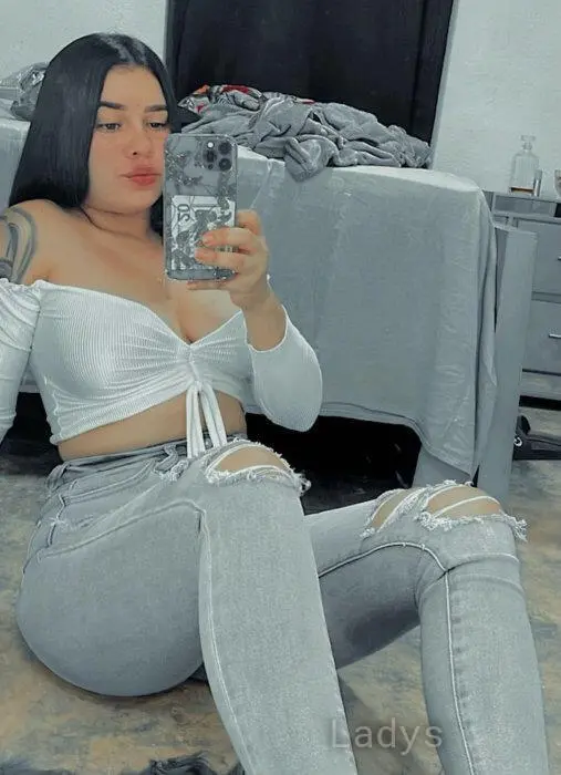Luna (25) – Call Girl & Independent Escort Service in Fier - Gallery Photo 3