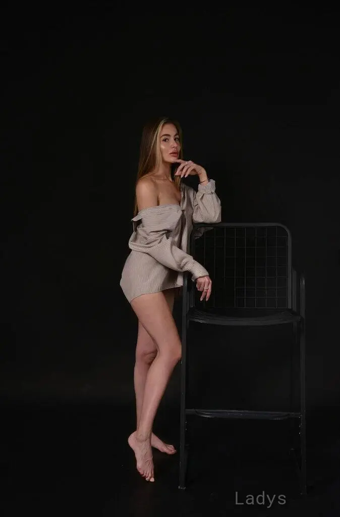 Elli (24) – Call Girl & Independent Escort Service in Firenze - Gallery Photo 4