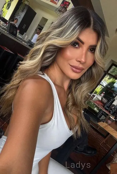 Kim (22) – Call Girl & Independent Escort Service in Fuengirola - Gallery Photo 3