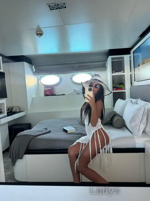 Parisa (25) – Call Girl & Independent Escort Service in Fuengirola - Gallery Photo 3